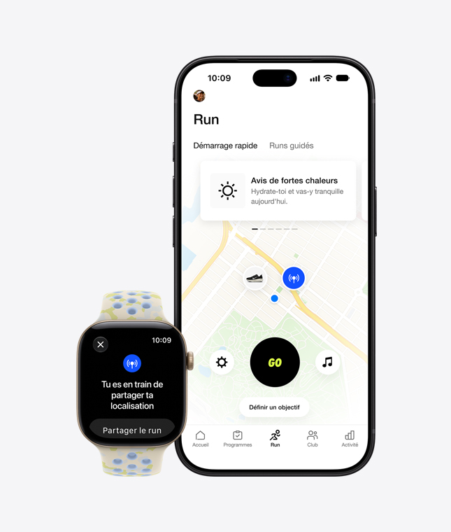 Apple Watch Series 12, boîtier en aluminium, couleur or clair, bracelet sport à rabat Nike, couleur gris asphalte (gris foncé avec motif tissé gris moyen et détails rouges), partage de position à l’écran, iPhone 18 Pro, l’app Nike Run Club fait le suivi d’une course à l’extérieur