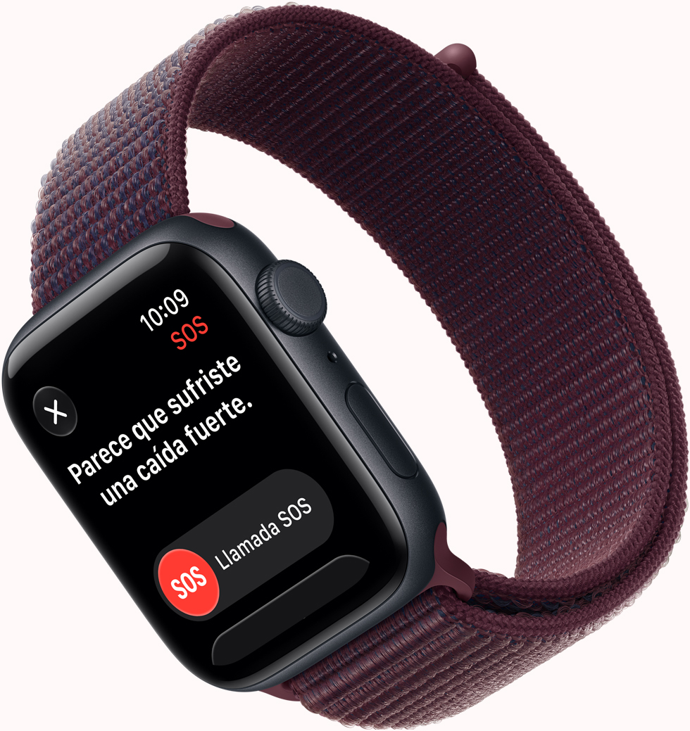 Apple Watch SE 3, caja de aluminio, color medianoche, la pantalla muestra una notificación de Detección de Caídas SOS, botón de llamada de emergencia, parte lateral derecha, Digital Crown, micrófono, botón lateral, correa loop deportiva, color borgoña