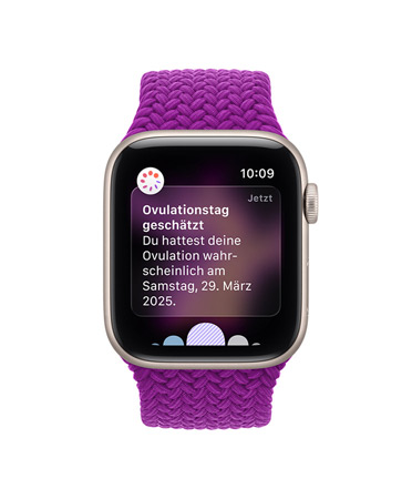 Apple Watch Series 11, Aluminiumgehäuse, Farbe Roségold, Mitteilung zum geschätzten Ovulationstag, rechte Seitenansicht: Digital Crown, Sportarmband Blassrosa
