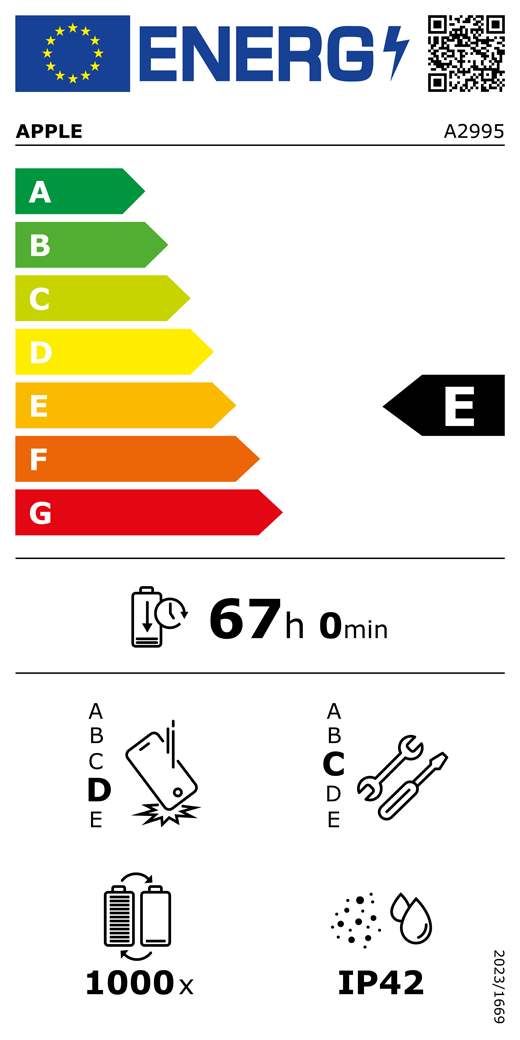 EU-Energielabel, QR Code und Informationen, Apple Modell A2995, Klasse E, Energieeffizienzklassen (auf einer Skala von A bis G), A (am effizientesten) bis G (am wenigsten effizient), Batterielaufzeit pro Zyklus, 67 Stunden und 0 Minuten pro voller Batterieladung, Sturzfestigkeit Klasse D für wiederholten freien Sturz, A (am robustesten) bis E (am wenigsten robust), Reparierbarkeit der Klasse C, A (am besten reparierbar) bis E (am wenigsten reparierbar), Batteriehaltbarkeit 1.000 Ladezyklen, Schutzart gegen Eindringen von Staub und Wasser (IP) IP42, Verordnung 2023/1669