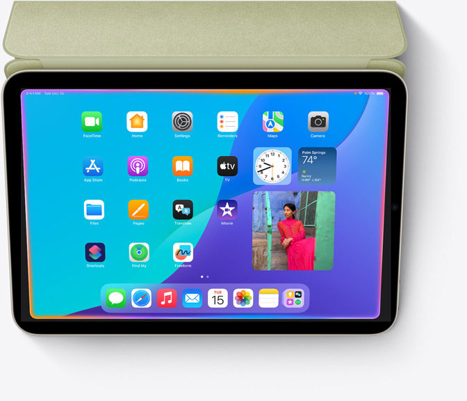iPad mini-enhed, der viser et helt nyt Siri-design med et lysskær langs kanten af skærmen.