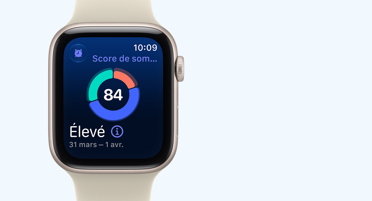 Apple Watch SE 3, aluminum case, starlight color, screen shows sleep score circle graph, right side exterior, Digital Crown dial, Sport Band, sand color (pale tan)