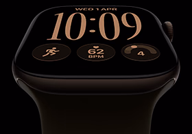 Apple Watch Series 12 sötét bronzszínű alumíniumtokkal, Moduláris számlap, komplikációk: nap és dátum, Edzések, Tevékenységgyűrűk, Apple Music, Digital Crown forgatógomb a tok jobb oldalán, olívaszínű sportszíj