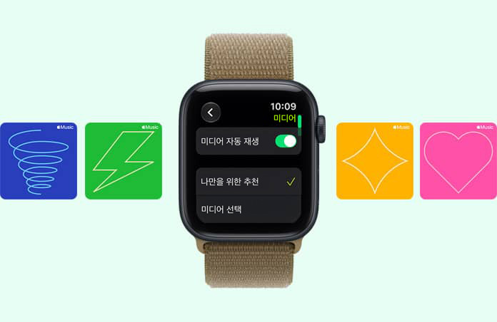 Apple Watch SE 3, 미드나이트 색상 알루미늄 케이스 및 미디어 플레이어가 화면에 표시되어 있고, 오른쪽 옆면 외관에 Digital Crown 다이얼을 보여주는 모습. 올리브 색상(흙빛 그린) 스포츠 루프 밴드의 모습. 배경에는 소용돌이, 번개, 마름모, 하트 형태의 일러스트레이션으로 구성된 Apple Music 그래픽 카드들이 보입니다