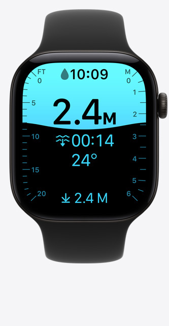 블랙 색상 알루미늄 케이스의 Apple Watch Series 12. '수심' 앱 화면에 2.4m 다이빙 깊이가 표시되어 있고 블랙 색상 스포츠 밴드를 장착