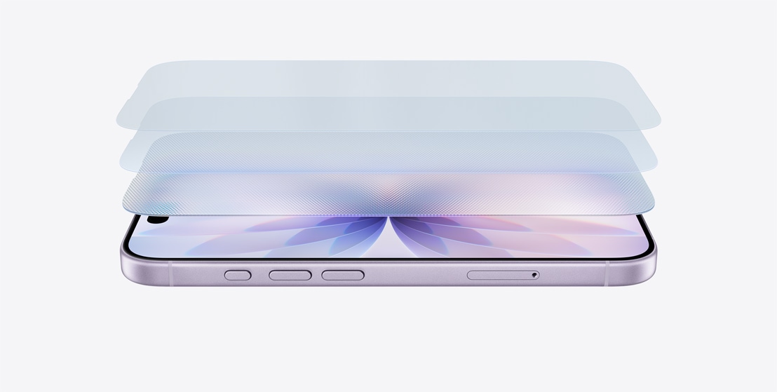 Horizontaliai ant šono laikomas levandų spalvos „iPhone 17“, demonstruojant sluoksniuotą struktūrą ir „Ceramic Shield 2“