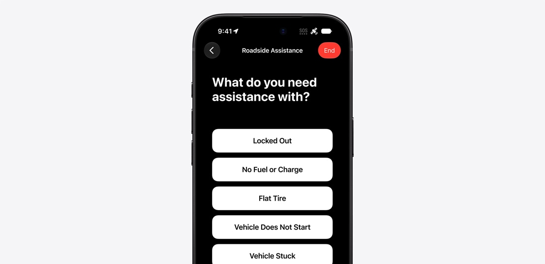 Ekrany iPhone’a obok siebie, pierwszy prezentuje funkcje działające przez satelitę: widżety apek Wiadomości, Znajdź i Pomoc Drogowa, drugi pokazuje działającą funkcję Alarmowe SOS, trzeci prezentuje działającą funkcję Pomoc Drogowa