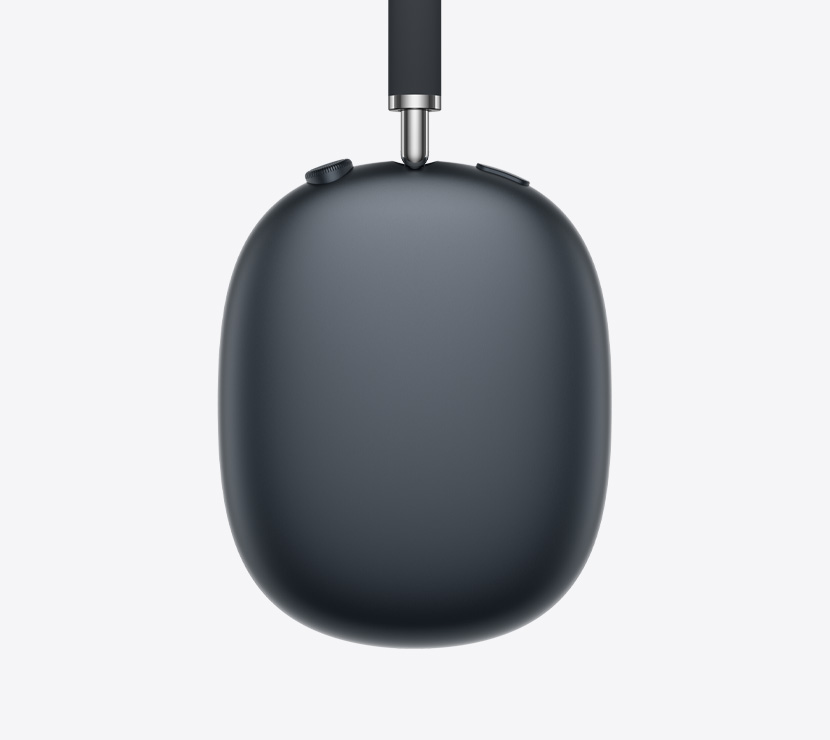 AirPods Max 2 austiņas, sānskats, pusnakts krāsā, teleskopiskās kājiņas detaļa, austiņu spilventiņš, Digital Crown un trokšņa kontroles poga