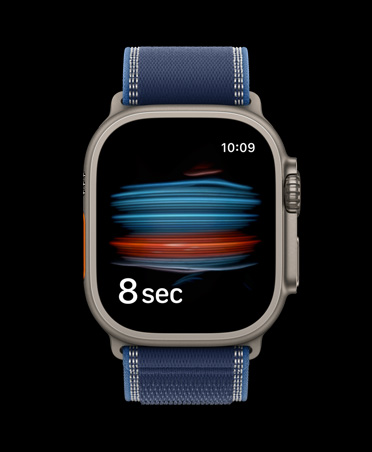 Apple Watch Ultra 3, титанов корпус, натурален цвят, тест за нивото на кислород в кръвта в приложението Здраве, каишка Trail Loop в син/яркосин цвят