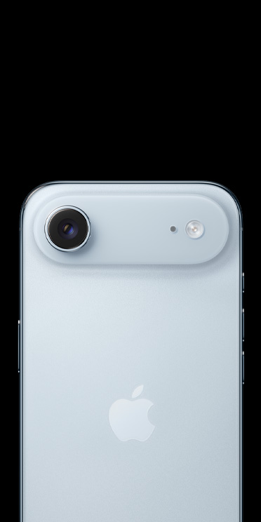 iPhone Air en acabado azul cielo, parte posterior que muestra el sistema de cámara Fusion, lente dos en uno, LiDAR, flash y micrófono